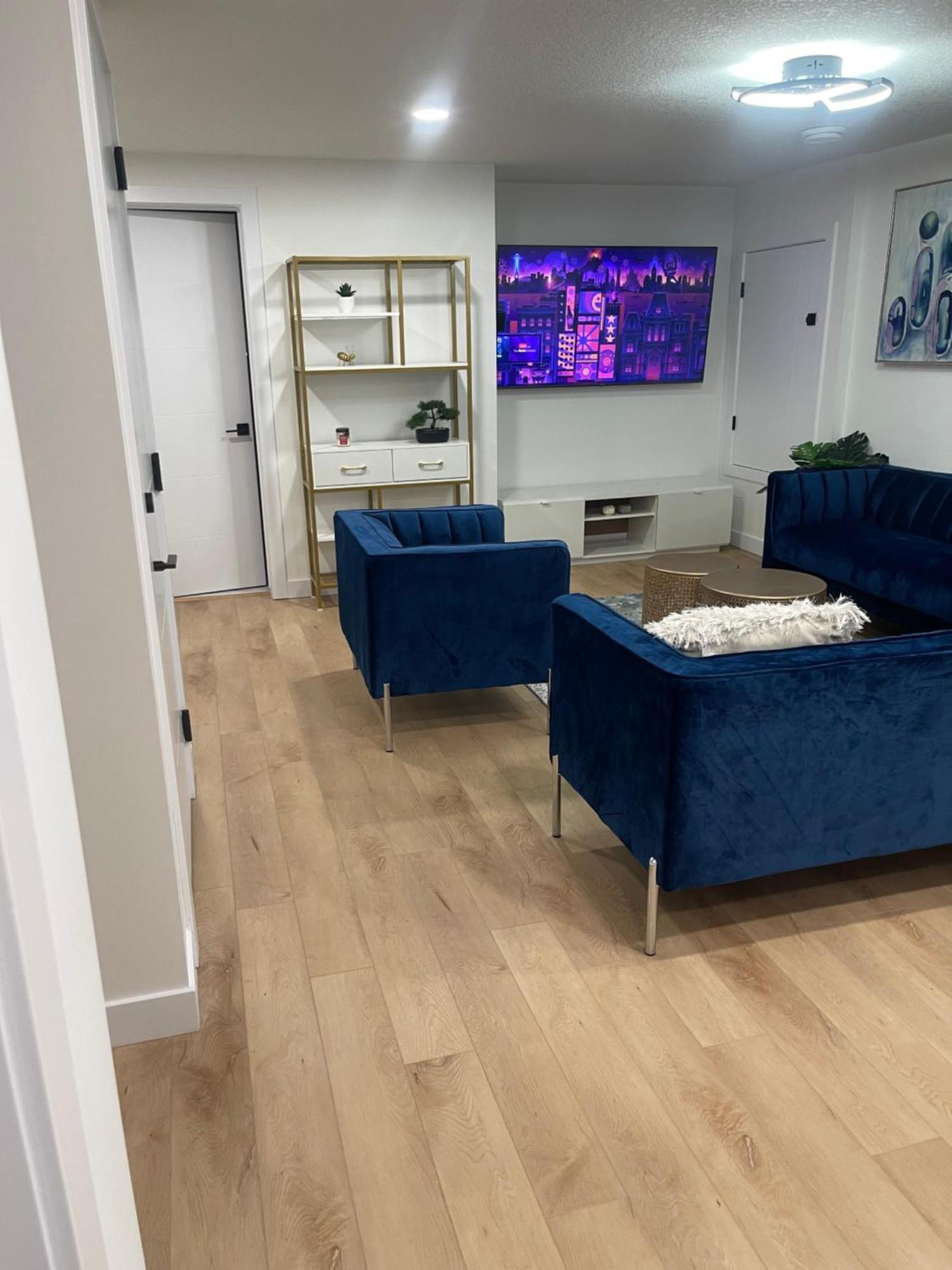 Stylish 2 Bedroom Suite In Sw Edmonton Close To Windermere And Edmonton International Airport Eksteriør billede