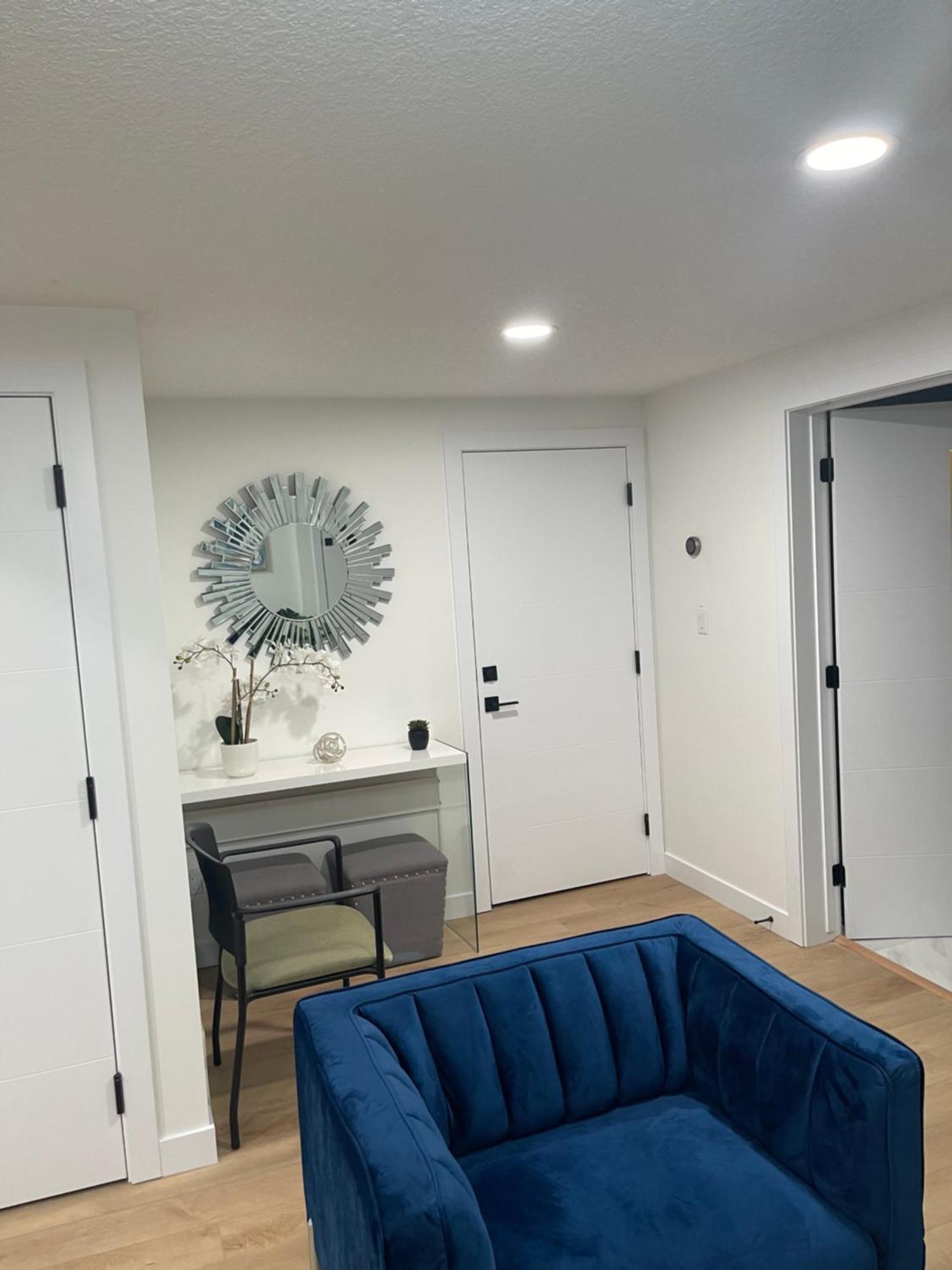 Stylish 2 Bedroom Suite In Sw Edmonton Close To Windermere And Edmonton International Airport Eksteriør billede