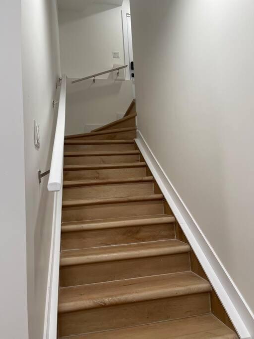 Stylish 2 Bedroom Suite In Sw Edmonton Close To Windermere And Edmonton International Airport Eksteriør billede