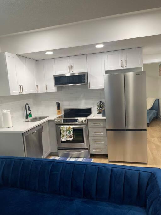 Stylish 2 Bedroom Suite In Sw Edmonton Close To Windermere And Edmonton International Airport Eksteriør billede